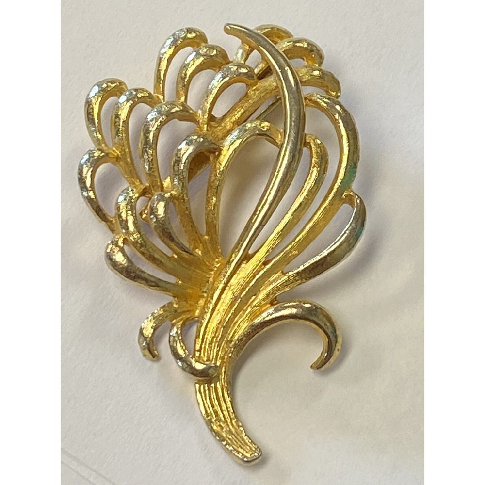 Vintage 70s 80s Brooch Pin Gold Tone Leaf Floral 2.25" Costume Jewelry Retro